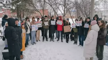 احتجاج تاريخي في سيبيريا 25 روسياً يخاطرون بحياتهم ضد القمع من أجل حق أطفالهم في اللعب 1